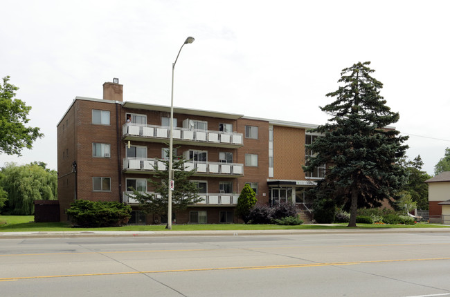 Milton Court Suites in Milton, ON - Building Photo - Primary Photo