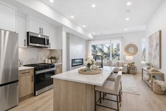 Mount Pleasant Parkside Townhomes in Calgary, AB - Building Photo - Building Photo