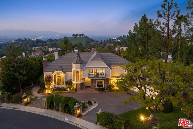 property at 3819 Vista Linda Dr