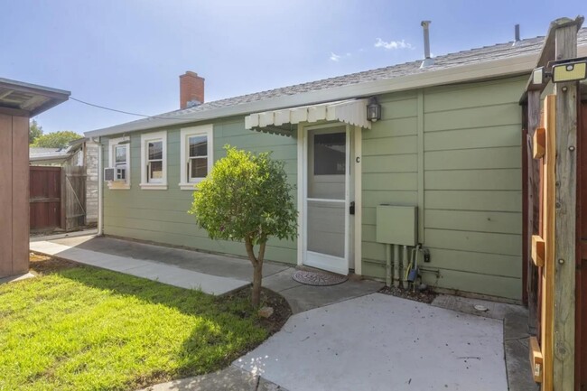 20575 Forest Ave in Castro Valley, CA - Building Photo - Building Photo