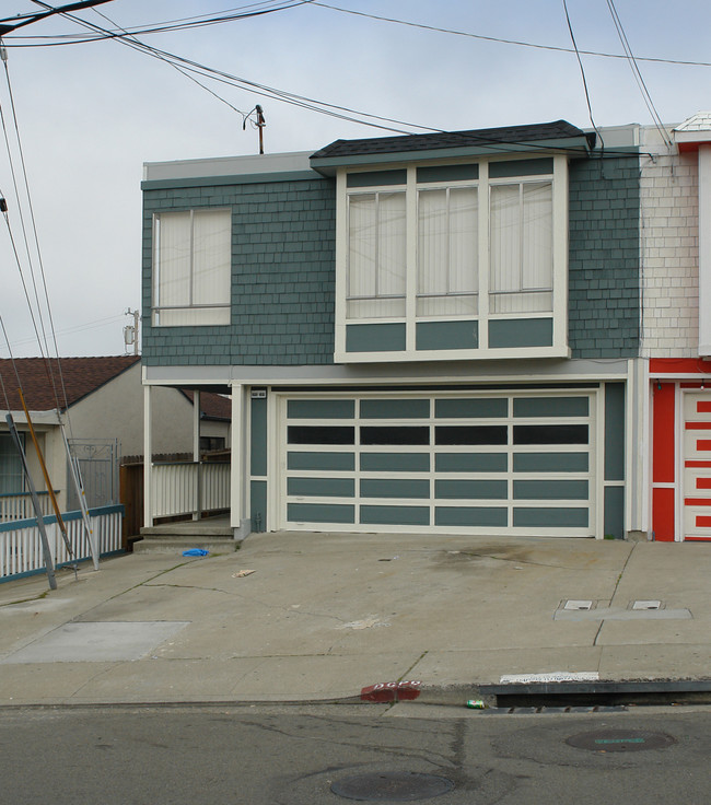 205 Gambetta St in Daly City, CA - Building Photo - Building Photo