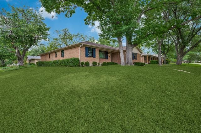 8305 Londonderry Ln in Dallas, TX - Building Photo - Building Photo