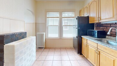 93 Capen St, Unit 2 in Medford, MA - Foto de edificio - Building Photo