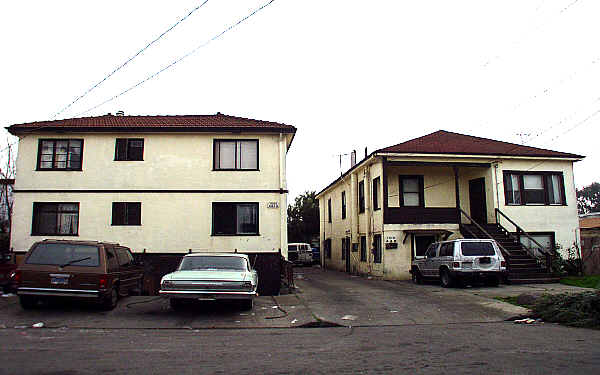 1016-1020 82nd Ave in Oakland, CA - Foto de edificio - Building Photo