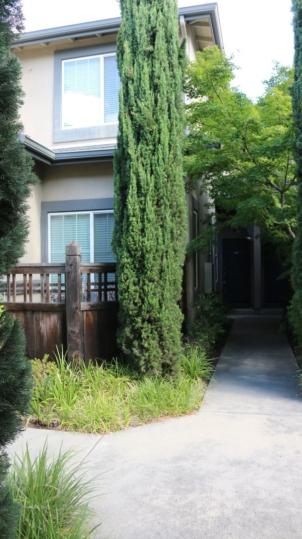 property at 374 Imagination Pl