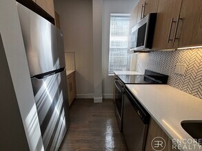 65 Park Dr, Unit 111-44 in Boston, MA - Foto de edificio - Building Photo