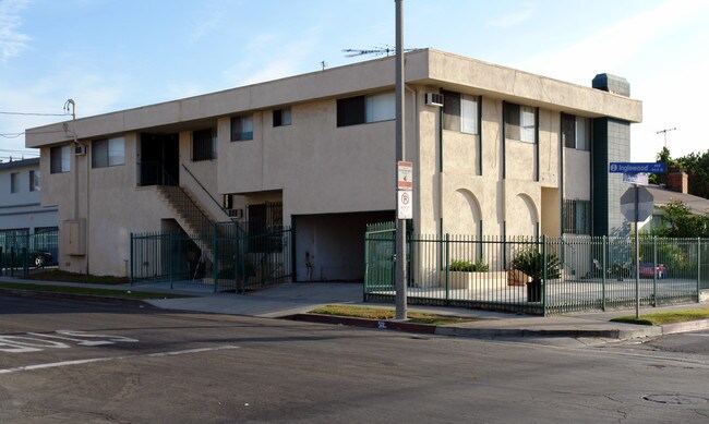 239 W Plymouth St in Inglewood, CA - Foto de edificio - Building Photo