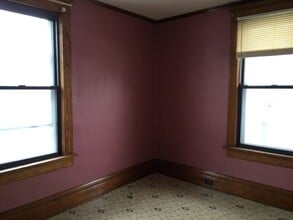 618 W 1st St in Waterloo, IA - Building Photo - Building Photo