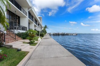 1925 Brickell Ave, Unit DPH7 in Miami, FL - Building Photo - Building Photo