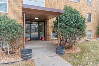 Huntington Ave Apartments in St. Louis Park, MN - Foto de edificio - Building Photo