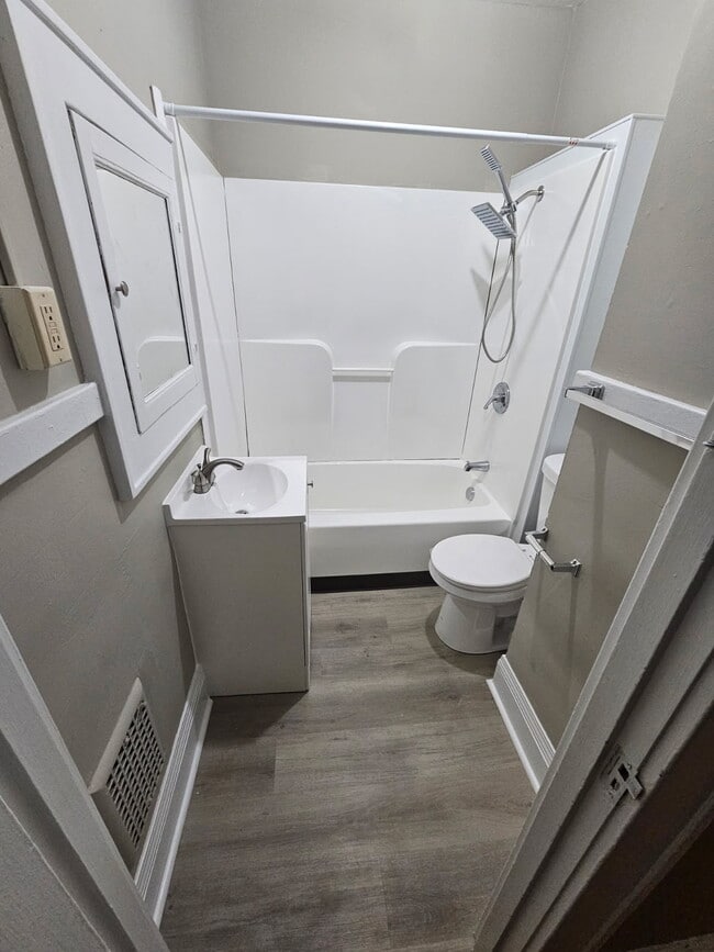 2 Regent St, Unit #3 in Rochester, NY - Building Photo - Building Photo
