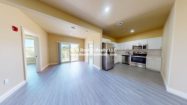 257 Washington Ave, Unit 36 in Revere, MA - Foto de edificio - Building Photo