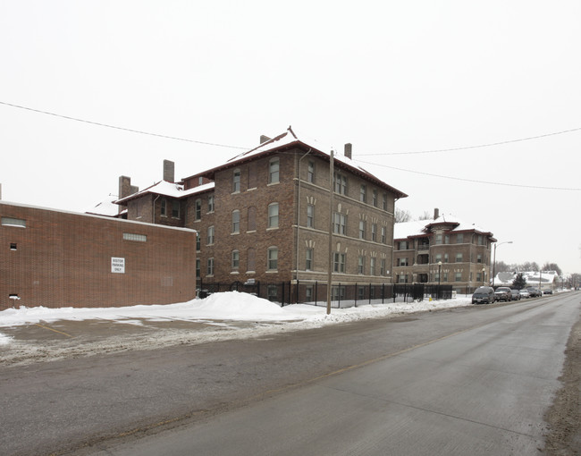 Chambers Court Apartments in Omaha, NE - Building Photo - Building Photo