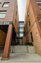 216 N May St, Unit 216-401 in Chicago, IL - Building Photo