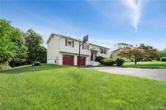 29 Robert Dr in Warwick, NY - Building Photo - Building Photo