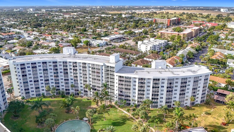 2731 NE 14th St in Pompano Beach, FL - Foto de edificio