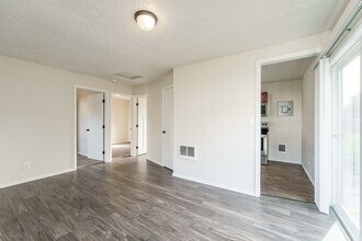 300 SE 100th Ave in Vancouver, WA - Building Photo - Building Photo