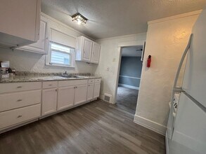 8827 Park Heights Ave in Garfield Heights, OH - Foto de edificio - Building Photo