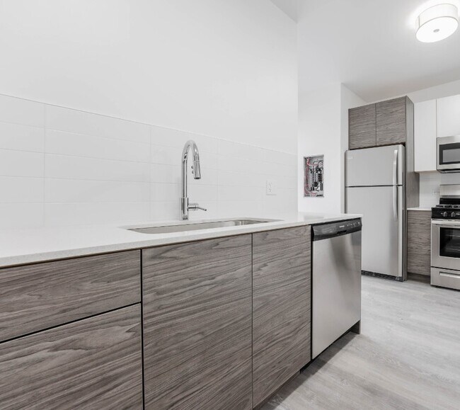 property at 6100 N Paulina St
