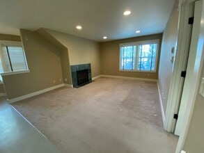 2209 NW High Lakes Loop in Bend, OR - Building Photo - Building Photo