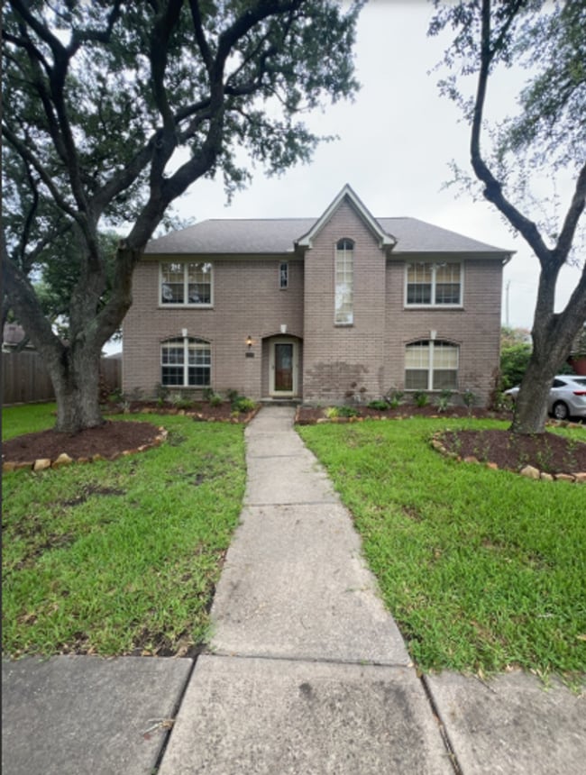 property at 2502 Fairwind Dr