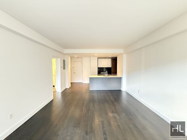 Large king size 1 bed 1 bath with washer a in New York, NY - Building Photo - Building Photo