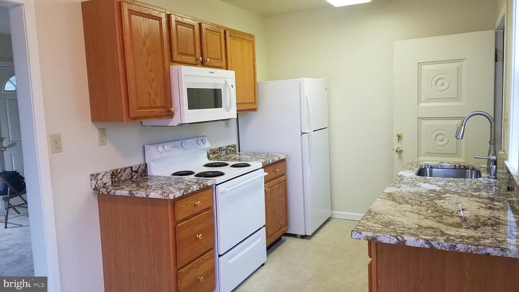 8220 Savage Guilford Rd in Savage, MD - Building Photo