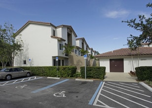 Leisure Villas in Homestead, FL - Foto de edificio - Building Photo