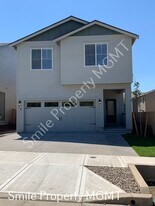 3584 SW 42nd Ter in Gresham, OR - Building Photo