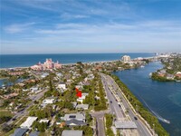 3302 E Maritana Dr in St Pete Beach, FL - Foto de edificio - Building Photo