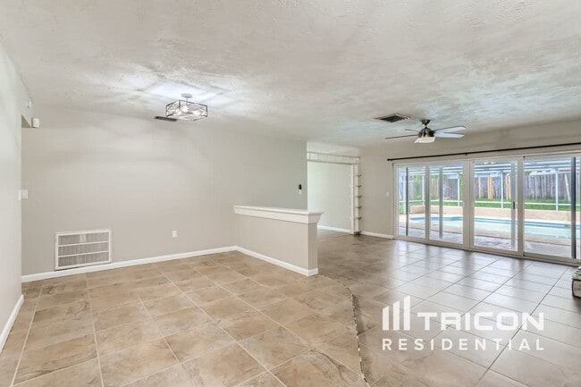 609 Linda Ct in Palm Harbor, FL - Building Photo - Building Photo