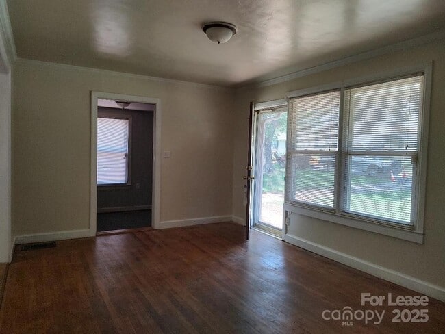 322 Hartford Ave in Charlotte, NC - Building Photo - Building Photo