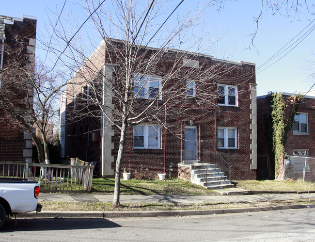 5404 1st Pl NW in Washington, DC - Building Photo - Building Photo