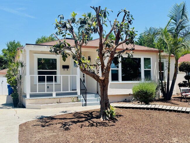 6533 Balcom Ave in Reseda, CA - Building Photo - Building Photo