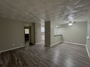 Southgate Manor Apartments in Fort Worth, TX - Building Photo - Building Photo