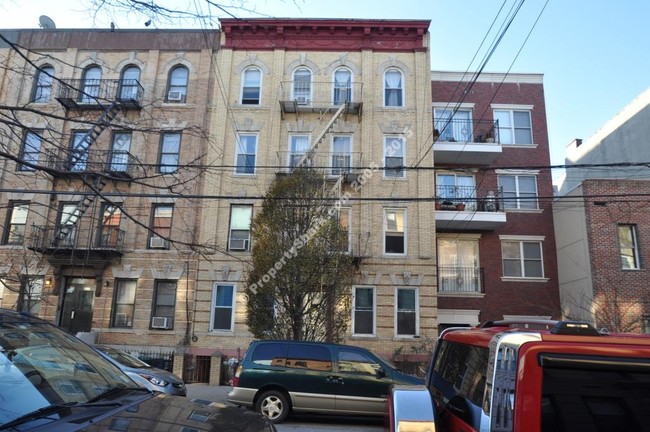 219 Kingsland Ave in Brooklyn, NY - Building Photo - Building Photo