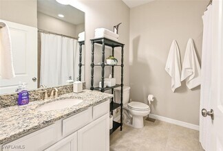 9389 Pocida Ct in Naples, FL - Foto de edificio - Building Photo