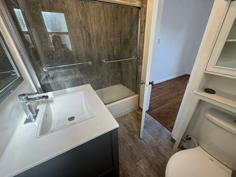 5179 Huntington Dr N in Los Angeles, CA - Building Photo