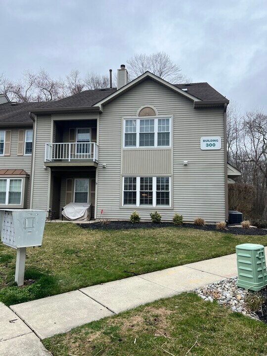 308B Harwood Ct, Unit 308B in Mount Laurel, NJ - Building Photo