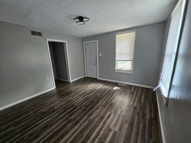 2407 N 15th St in Springfield, IL - Foto de edificio - Building Photo