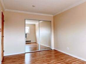 1348 N Geneva Dr, Unit 3B in Palatine, IL - Building Photo - Building Photo