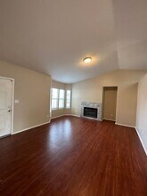 4611 Kaytlain Ave in Bakersfield, CA - Foto de edificio - Building Photo