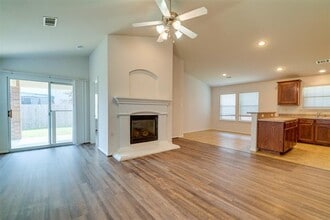11928 Brown Fox Dr in Fort Worth, TX - Building Photo - Building Photo