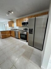 5582 NW 102nd Pl in Doral, FL - Building Photo - Building Photo