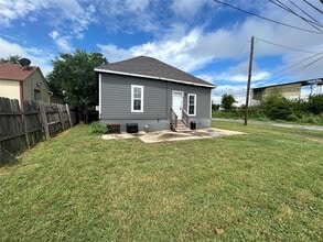 400 Symes St in Taylor, TX - Building Photo - Building Photo