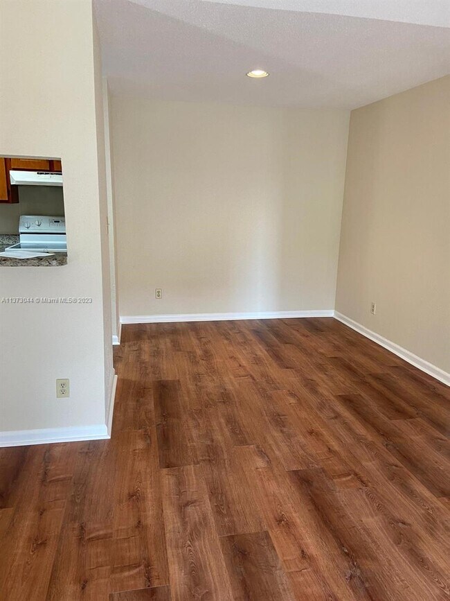 927 Riverside Dr-Unit -337 in Coral Springs, FL - Building Photo - Building Photo