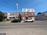 402 E Walnut Ln photo'
