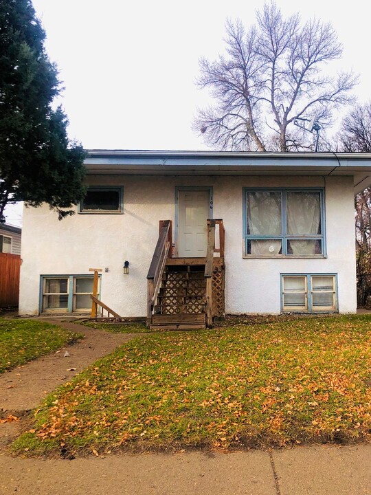 106 18th St SE in Minot, ND - Foto de edificio