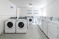 2460 Rue Benny Crescent photo'