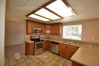 238 Wren Dr in Galt, CA - Foto de edificio - Building Photo